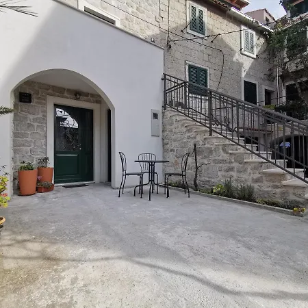 Fjaka Boutique * Split