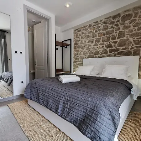 Fjaka Boutique * Σπλιτ