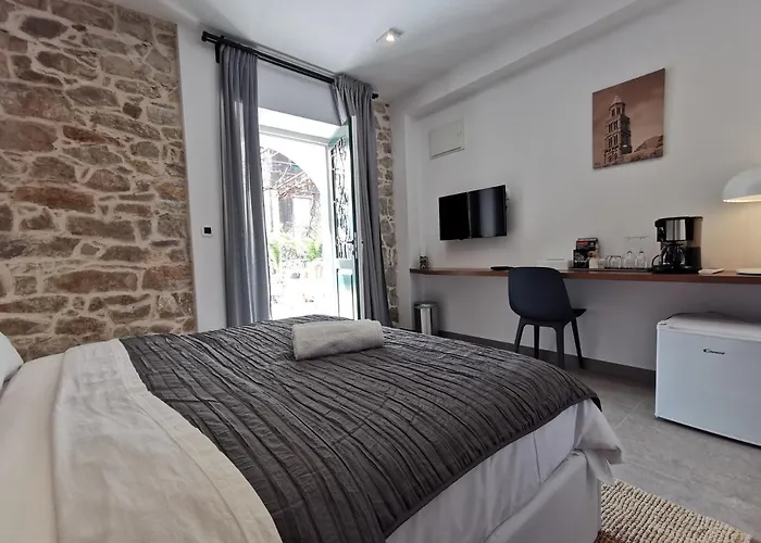 Fjaka Boutique Апартаменти *