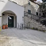 Fjaka Boutique * Split